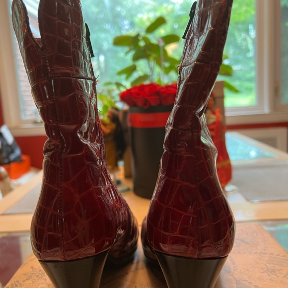 La Canadienne Snake Embossed Boots in Dark Red. Sz8 - Picture 7 of 14